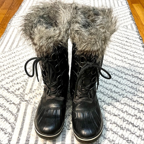 Sorel Women's Tofino II Black Faux Fur-Lined Waterproof Winter Boots - Size 7 - Picture 2 of 16